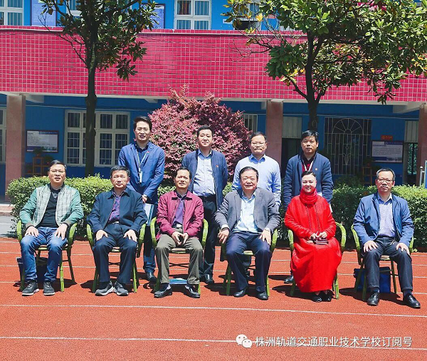 省教育廳原廳長(zhǎng)、省民辦教育協(xié)會(huì)會(huì)長(zhǎng)張放平一行來我校調(diào)研指導(dǎo)